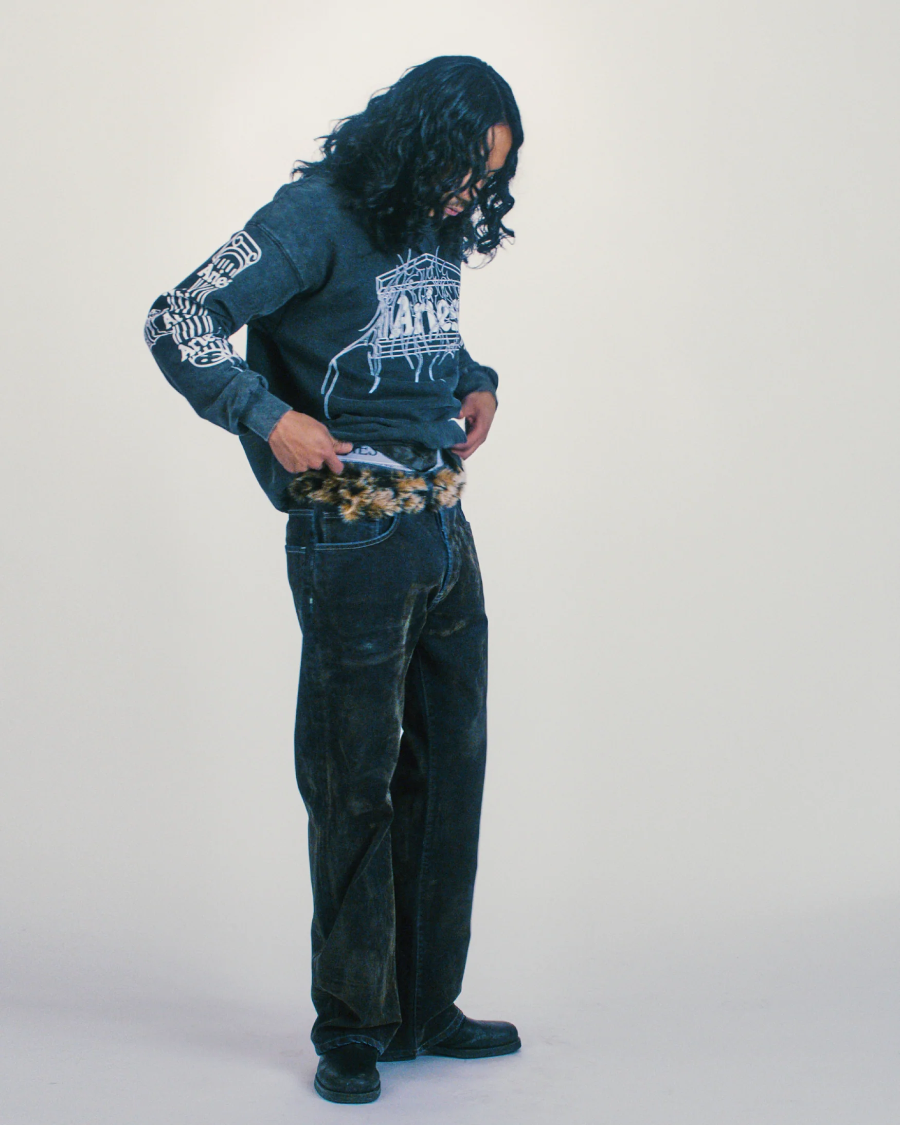 Aged Overlord Sweatshirt - Image 8