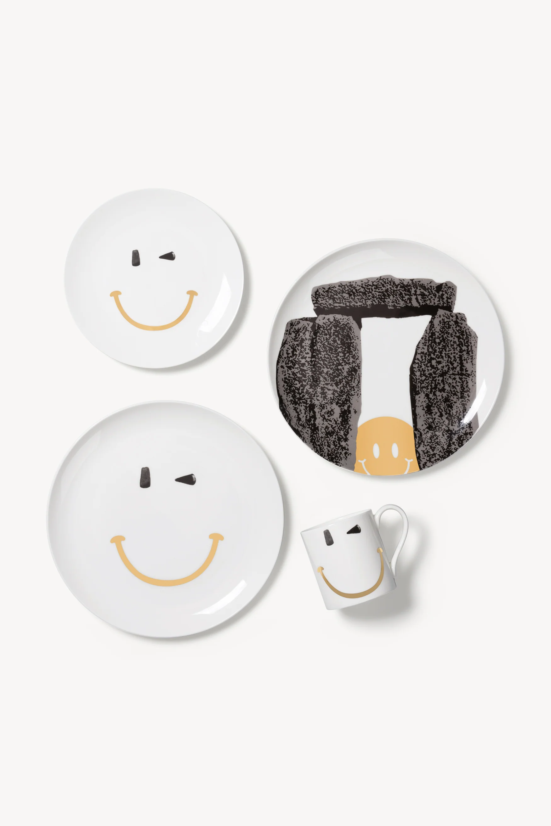 Stonehenge Smiley Plate Large - Image 3