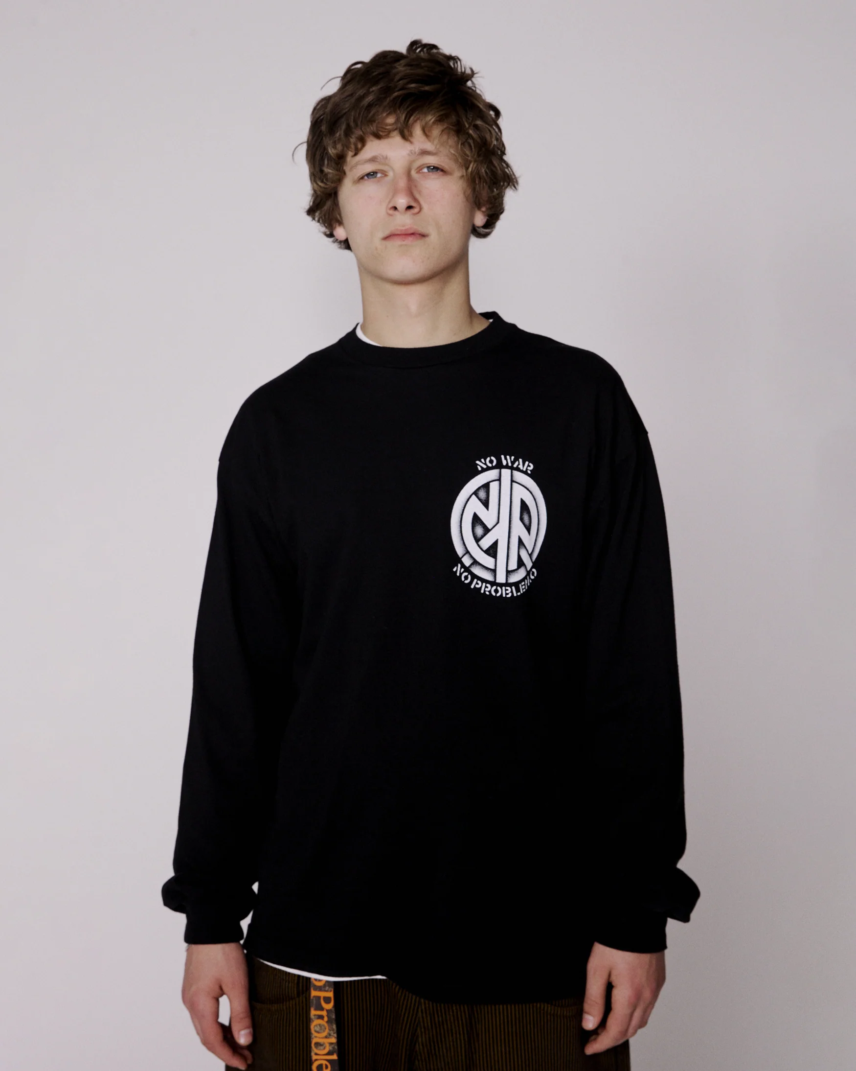 No War Ls Tee - Image 4